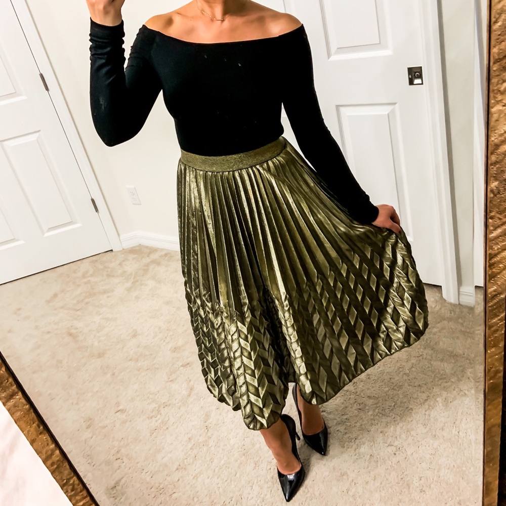 Gold pleaded skirt